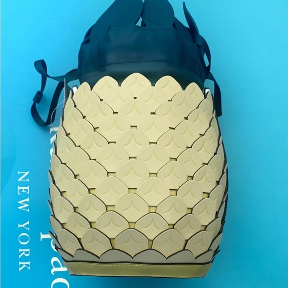 Collectible NWT Kate Spade Pineapple
Crossbody Bucket Bag Amazing Colada… - Picture 6 of 12